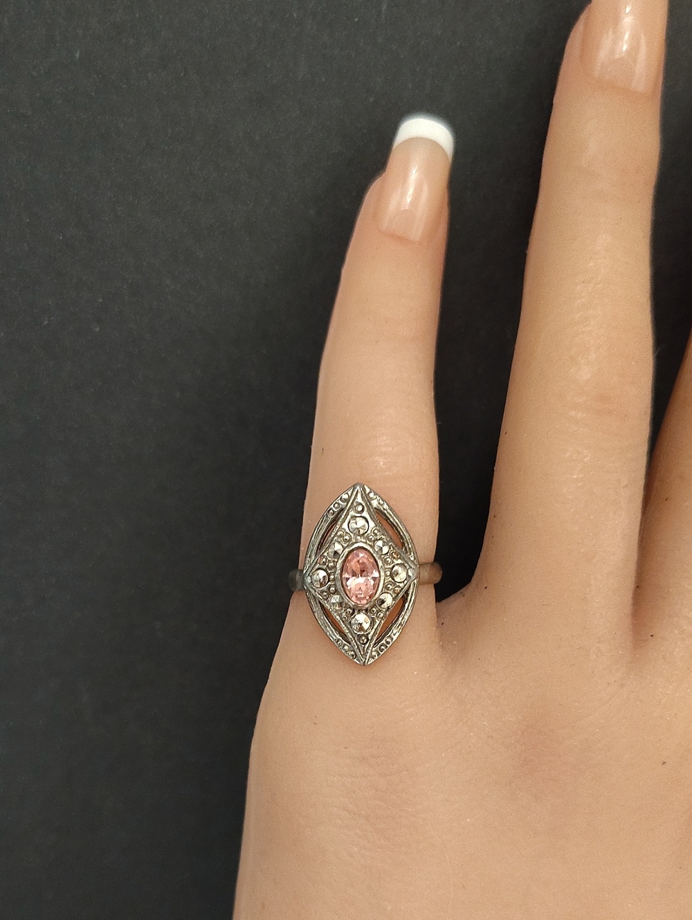 Avon Vintage Art Deco Ring - Size 4 3/4 - Picture 7 of 7